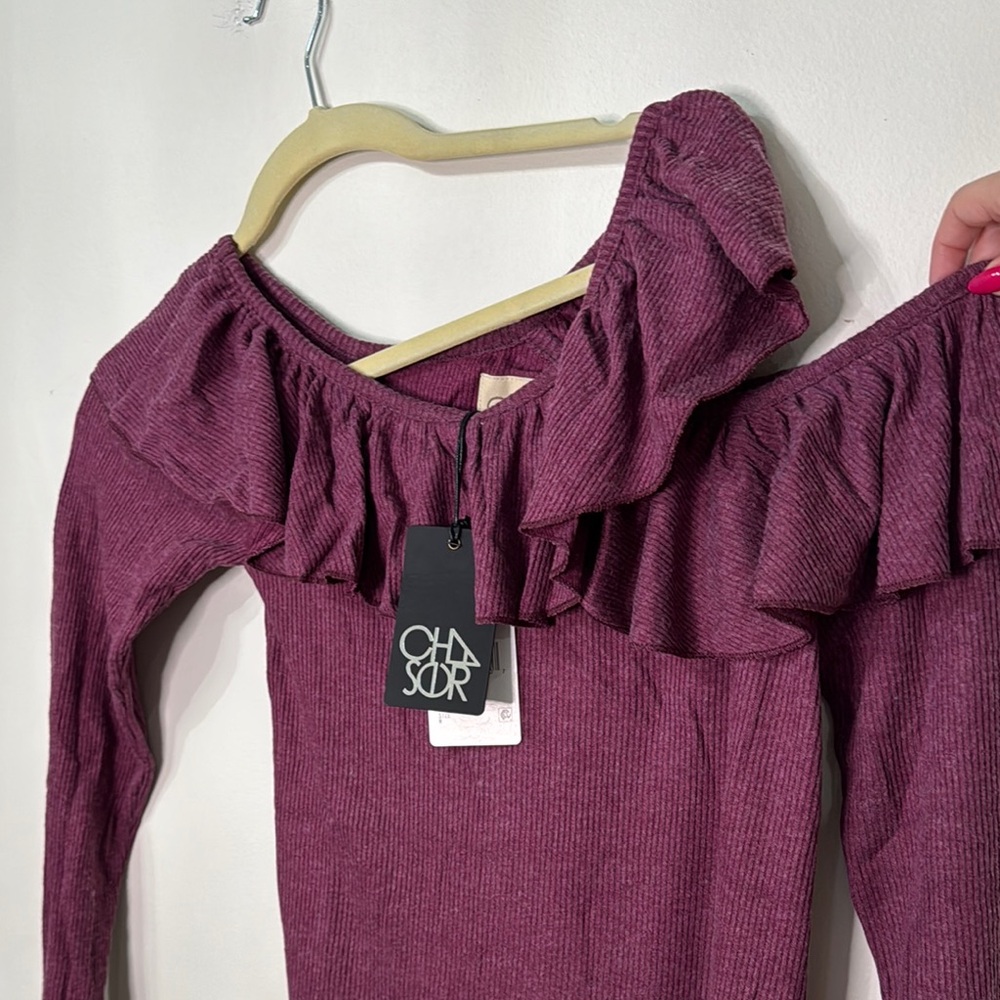 Chaser Ribbed Purple Ruffled Off the Shoulder and Cold Shoulder Blouse NWT - Picture 4 of 10